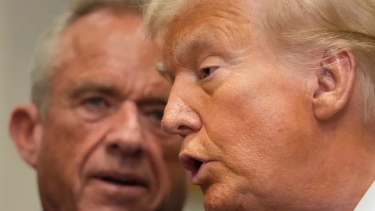 El presidente de Estados Unidos, Donald Trump, con su secretario de Salud, Robert F. Kennedy Jr. El presidente de Estados Unidos, Donald Trump, con su secretario de Salud, Robert F. Kennedy Jr.
