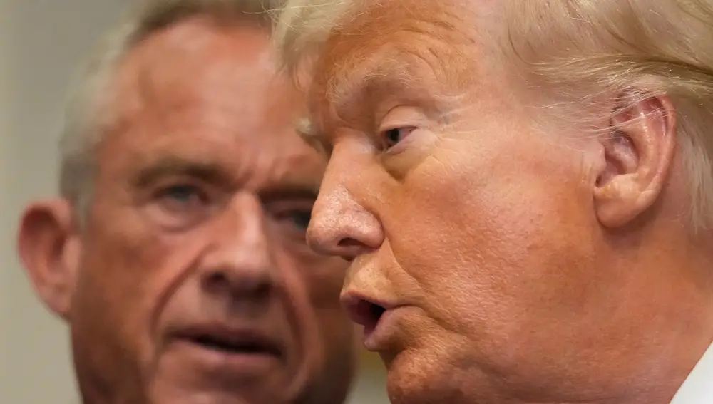 El presidente de Estados Unidos, Donald Trump, con su secretario de Salud, Robert F. Kennedy Jr. El presidente de Estados Unidos, Donald Trump, con su secretario de Salud, Robert F. Kennedy Jr.