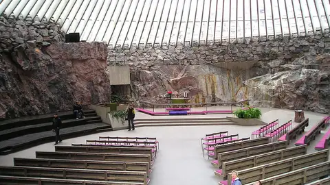 Interior de la iglesia de Temppeliaukio, en Helsinki Interior de la iglesia de Temppeliaukio, en Helsinki