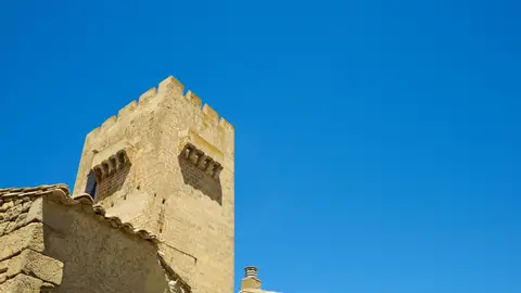 Torre fortificada en el pueblo de Layana Torre fortificada en el pueblo de Layana