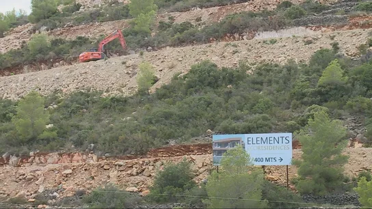 Los habitantes de Llíber se manifiestan por la construcción de una nueva urbanización de lujo que agravará sus problemas de falta de agua Los habitantes de Llíber se manifiestan por la construcción de una nueva urbanización de lujo que agravará sus problemas de falta de agua
