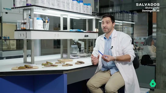 Un laboratorio dicta sentencia sobre los chocolates estilo Dubái de los supermercados: "Más verde no significa más pistacho" Equipo de Investigación analiza en un laboratorio las versiones low cost del chocolate con pistacho estilo Dubái: ¿Llevan lo suficiente para justificar lo que pagamos por ellas? El resultado en este vídeo.