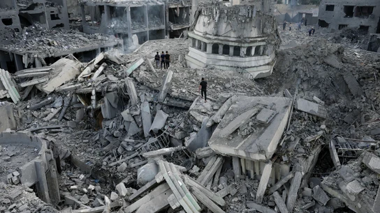 Destrucción en el campamento de refugiados de Shati, Gaza. Destrucción en el campamento de refugiados de Shati, Gaza.