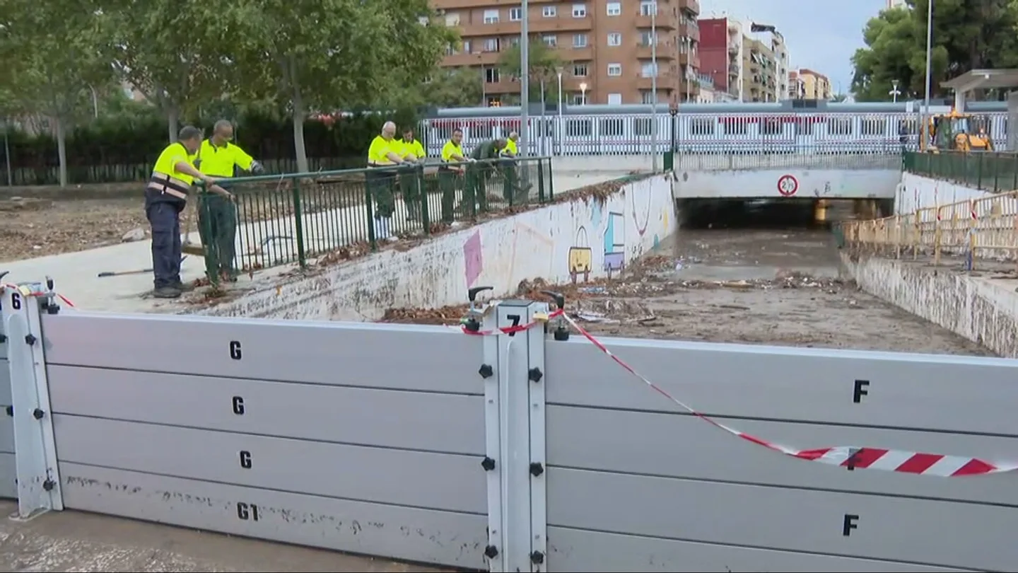 Vallado instalado ante el nuevo temporal de lluvia en Aldaia, en la zona cero de la DANA Vallado instalado ante el nuevo temporal de lluvia en Aldaia, en la zona cero de la DANA