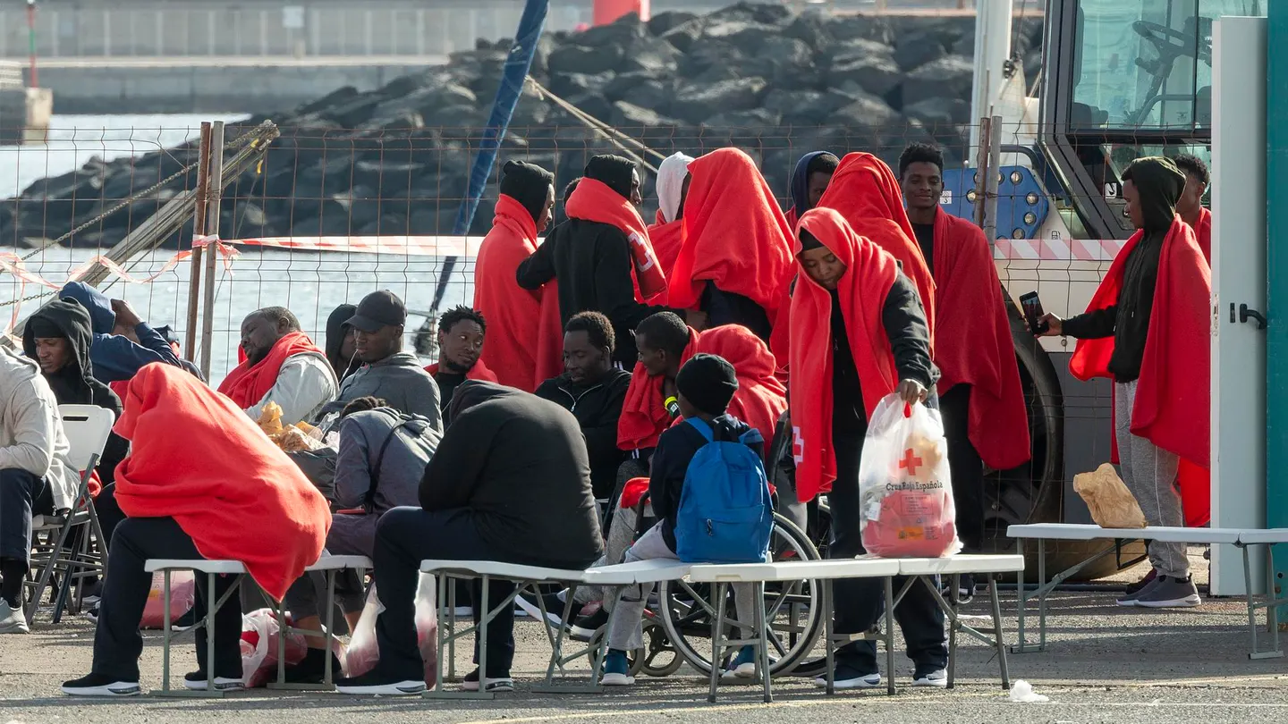 Imagen de archivo de un grupo de inmigrantes rescatados por Salvamento Marítimo en Canarias Imagen de archivo de un grupo de inmigrantes rescatados por Salvamento Marítimo en Canarias