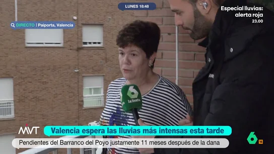 Una vecina de Paiporta, pendiente del barranco del Poyo ante las nuevas lluvias: "No se supera, no podemos" José Luis Torá habla en este vídeo con Loli, una mujer que desde su balcón tiene una vista privilegiada del barranco del Poyo. Asegura que han pasado "toda la noche pendientes del agua" ante el nuevo temporal.