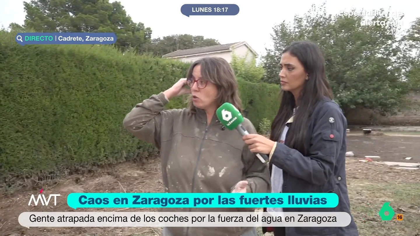 Una vecina de Cadrete (Zaragoza) cuenta cómo vivió el temporal: "En cuestión de un minuto tenía el agua por la cintura" Mónica Izal vio como el agua entraba en tromba hasta su casa después de que un muro se rompiera. "Estamos tristes, cansados, pero, por otro lado, no ha habido daños personales", ha explicado a María Lamela.