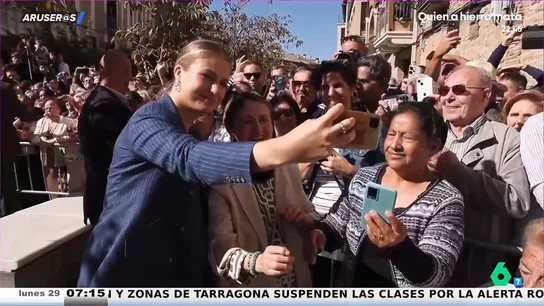 Un panadero regala un pan de nueve kilos al rey Felipe, la reina Letizia y la princesa Leonor en su visita a Navarra Un panadero regala un pan de nueve kilos al rey Felipe, la reina Letizia y la princesa Leonor en su visita a Navarra