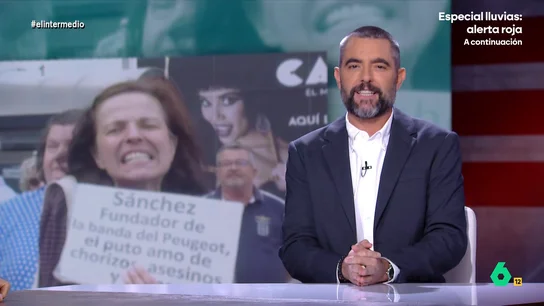 Dani Mateo alucina con una 'hater' de Begoña Gómez en los juzgados de Plaza Castilla: "Ha nacido una estrella" Dani Mateo analiza a algunos de los "begohaters" que se manifestaron el sábado en los juzgados de Plaza Castilla contra Begoña Gómez. Entre ellos, una mujer que "además de odiar a la mujer de Pedro Sánchez, también odia la ortografía".