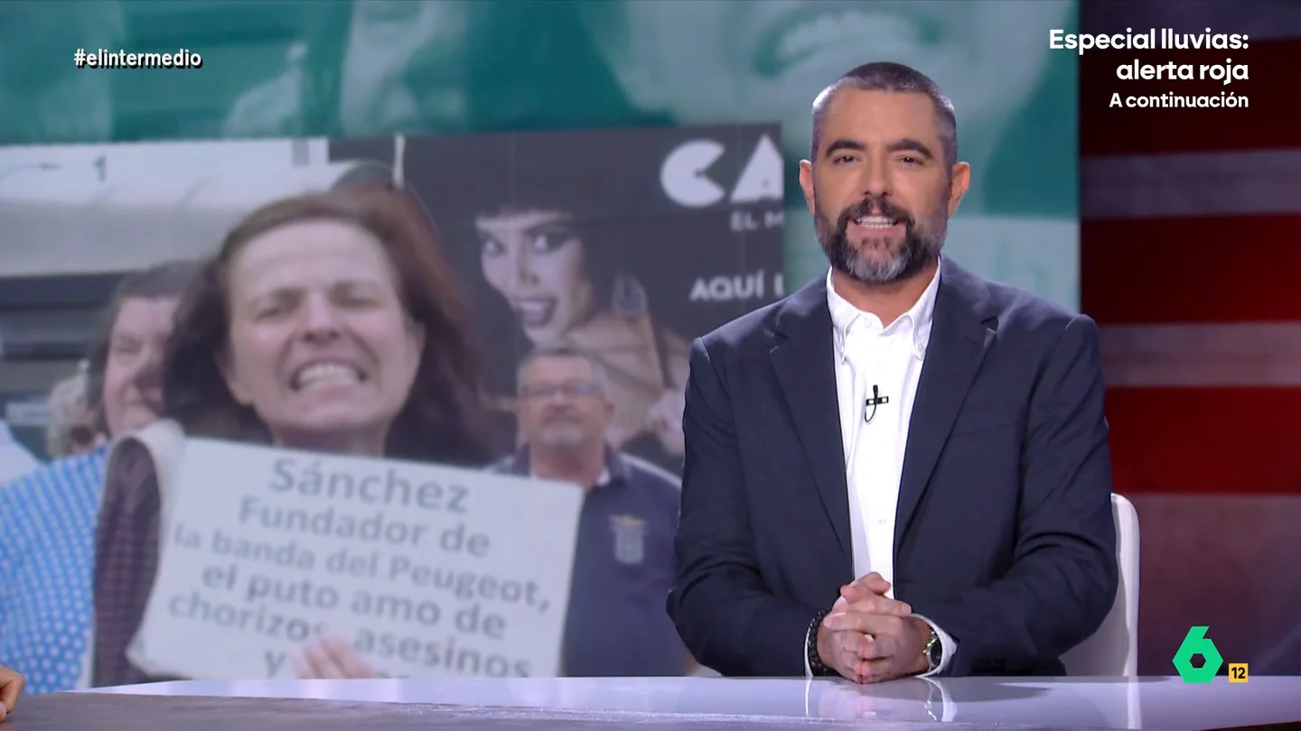 Dani Mateo alucina con una 'hater' de Begoña Gómez en los juzgados de Plaza Castilla: "Ha nacido una estrella" Dani Mateo analiza a algunos de los "begohaters" que se manifestaron el sábado en los juzgados de Plaza Castilla contra Begoña Gómez. Entre ellos, una mujer que "además de odiar a la mujer de Pedro Sánchez, también odia la ortografía".