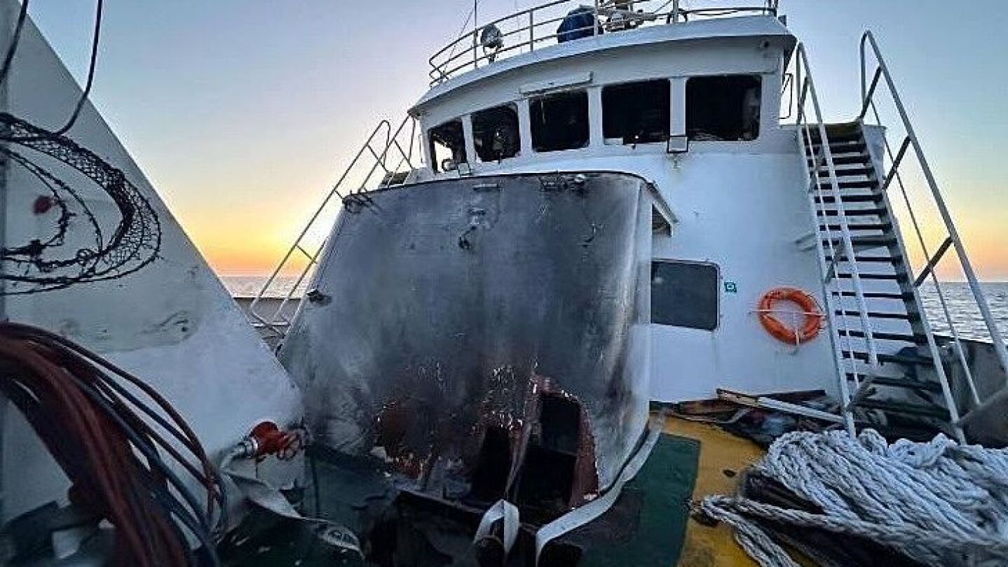 El Conscience tras sufrir un ataque en su trayecto a Gaza formando parte de la Flotilla de la Libertad en junio de 2025.