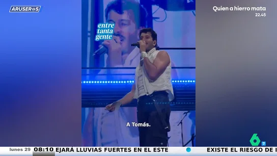 Sebastián Yatra interrumpe su concierto para desvelar el sexo del bebé de una fan Sebastián Yatra interrumpe su concierto para desvelar el sexo del bebé de una fan