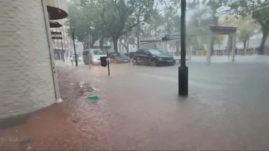 Calles impracticables y bajos anegados en Gandía: el temporal golpea la comarca del sur de Valencia donde aún se espera lo peor Calles impracticables y bajos anegados en Gandía: el temporal golpea la comarca del sur de Valencia donde aún se espera lo peor