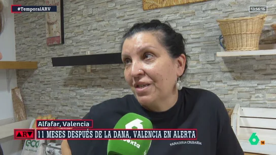 Una panadera que perdió su negocio en la DANA confiesa estar "asustada" ante la alerta roja: "Si pasa otra vez, ya no levanto nada" Una panadera que perdió su negocio en la DANA confiesa estar "asustada" ante la alerta roja: "Si pasa otra vez, ya no levanto nada"
