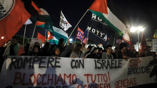 "El ataque a barcos civiles que transportaban ciudadanos italianos constituye un acto extremadamente grave. Es un golpe al propio orden constitucional que impide la acción humanitaria y la solidaridad con la población palestina, sometida por el Gobierno israelí a un verdadero genocidio", ha manifestado el sindicato. "El ataque a barcos civiles que transportaban ciudadanos italianos constituye un acto extremadamente grave. Es un golpe al propio orden constitucional que impide la acción humanitaria y la solidaridad con la población palestina, sometida por el Gobierno israelí a un verdadero genocidio", ha manifestado el sindicato.