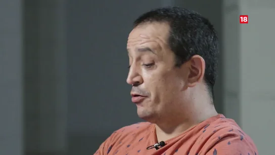 Equipo de Investigación habla con Simón Pérez, el economista arruinado por un vídeo: "No puedo verlo, voy a fumar" Equipo de Investigación habla con Simón Pérez, el economista arruinado por un vídeo: "No puedo verlo, voy a fumar"