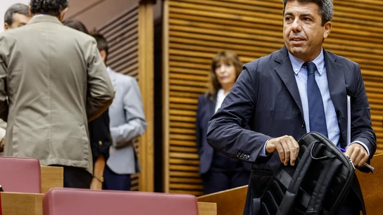 Sesión de control al presidente de la Generalitat valenciana en Les Corts El presidente de la Generalitat valenciana, Carlos Mazón, durante una sesión de control al president de la Generalitat, a 2 de octubre de 2025, en Valencia, Comunidad Valenciana (España). Hoy se celebra la primera sesión de control del curso en Les Corts Valencianes. Durante la jornada parlamentaria, el president responde las preguntas de los grupos políticos sobre la gestión de la dana, su permanencia en el cargo y las políticas para relanzar sectores industriales clave en la Comunitat Valen...