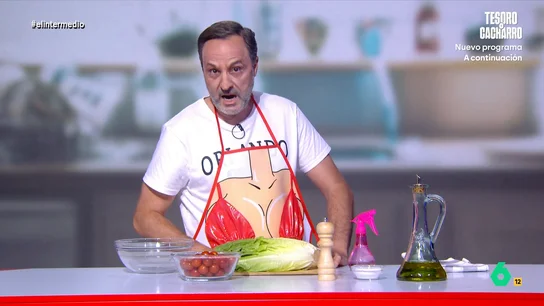 'Ábalos' comparte su receta de ensalada 'capreso': "La llamo así porque me la pasó Cerdán" El exministro socialista 'visita' El Intermedio gracias a Raúl Pérez y, en esta ocasión, se pone el delantal para mostrar el paso a paso de una sencilla receta "muy saludable".