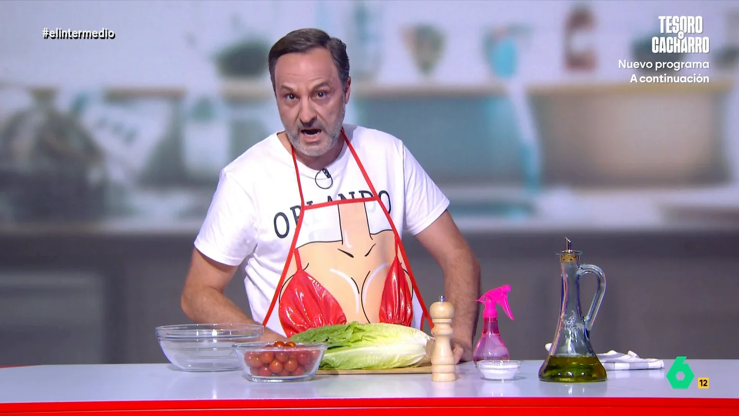 'Ábalos' comparte su receta de ensalada 'capreso': "La llamo así porque me la pasó Cerdán" El exministro socialista 'visita' El Intermedio gracias a Raúl Pérez y, en esta ocasión, se pone el delantal para mostrar el paso a paso de una sencilla receta "muy saludable".