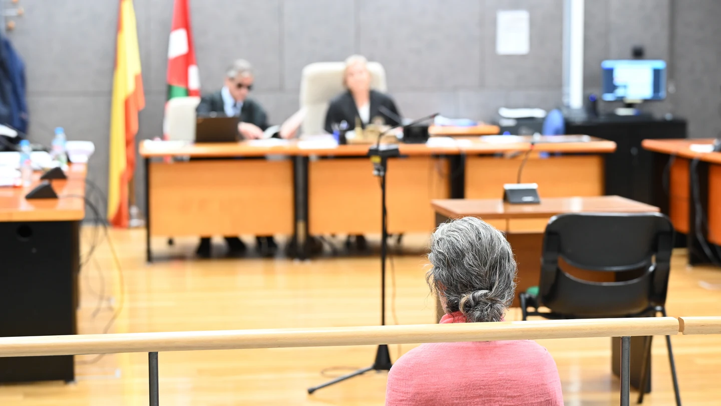La enfermera acusada de simular la vacunación de menores durante un juicio en la Audiencia de Vizcaya La enfermera acusada de simular la vacunación de menores durante un juicio en la Audiencia de Vizcaya