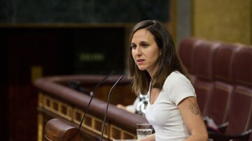 La portavoz de Podemos en el Congreso, Ione Belarra, durante un pleno extraordinario, en el Congreso de los Diputados