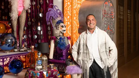 Altar de Muertos de Casa de México con el diseñador Guillermo González Altar de Muertos de Casa de México con el diseñador Guillermo González