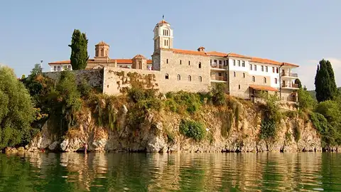 Monasterio de San Naum junto al lago Ohrid Monasterio de San Naum junto al lago Ohrid