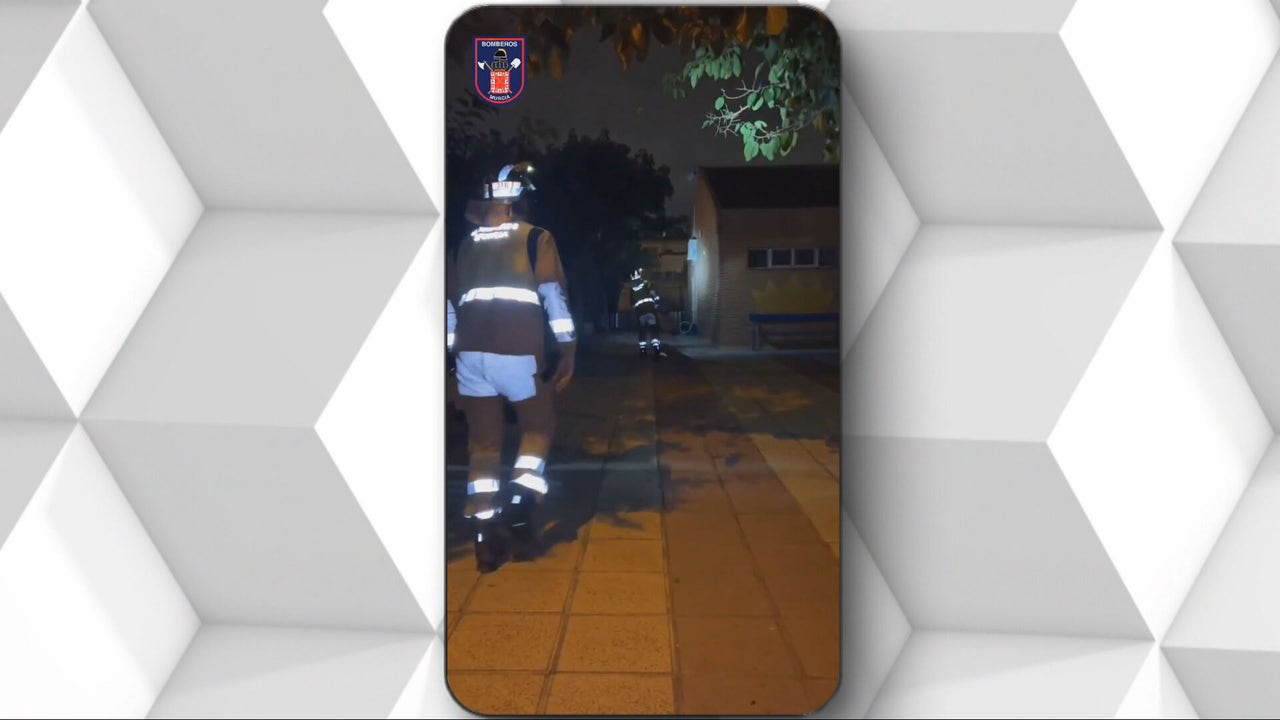 Cinco horas de 'Cumpleaños Feliz' para los vecinos de Javalí Viejo (Murcia): los bomberos intervienen para desactivar la megafonía del colegio