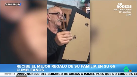 El vídeo del conmovedor gesto de unos nietos a su abuelo en honor a su hija fallecida: "Un recuerdo imborrable" El vídeo del conmovedor gesto de unos nietos a su abuelo en honor a su hija fallecida: "Un recuerdo imborrable"