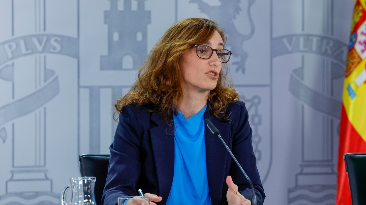 Mónica García insiste en que Juanma Moreno tiene que "asumir responsabilidades" por los fallos en los cribados de cáncer de mama