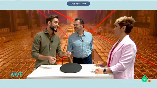 Cristina Pardo al ver el lingote que tiene Christian Calcerrada: "No puedes ir solo con esto por laSexta" El periodista lleva varios lingotes de oro de diferentes tamaños. Uno de estos lingotes pesa 10 gramos y, dado el precio actual de este metal precioso, su precio ha pasado, en solo un año, de 800 euros a 1.100.