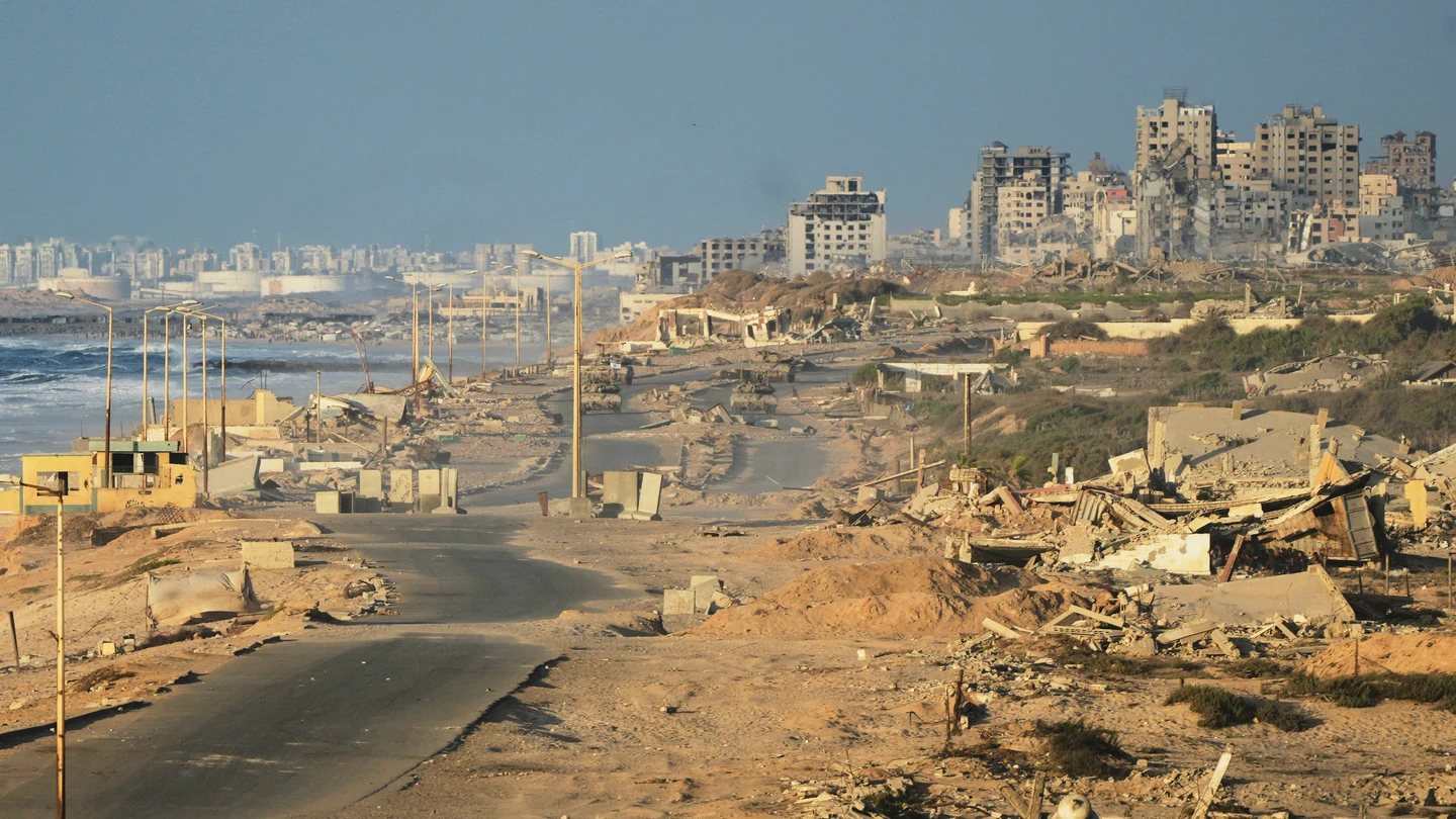 La Franja de Gaza, completamente devastada por los bombardeos israelíes en el día de la firma del acuerdo de paz entre Israel y Hamás La Franja de Gaza, completamente devastada por los bombardeos israelíes en el día de la firma del acuerdo de paz entre Israel y Hamás