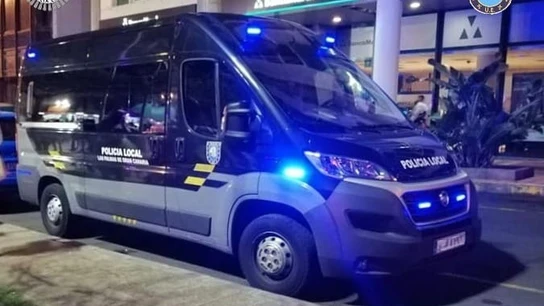 Un furgón de la Policía Local de Las Palmas de Gran Canaria. Un furgón de la Policía Local de Las Palmas de Gran Canaria.
