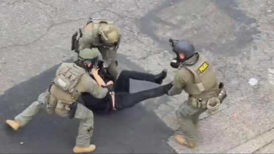 Los agentes de Trump, en una detenci&oacute;n