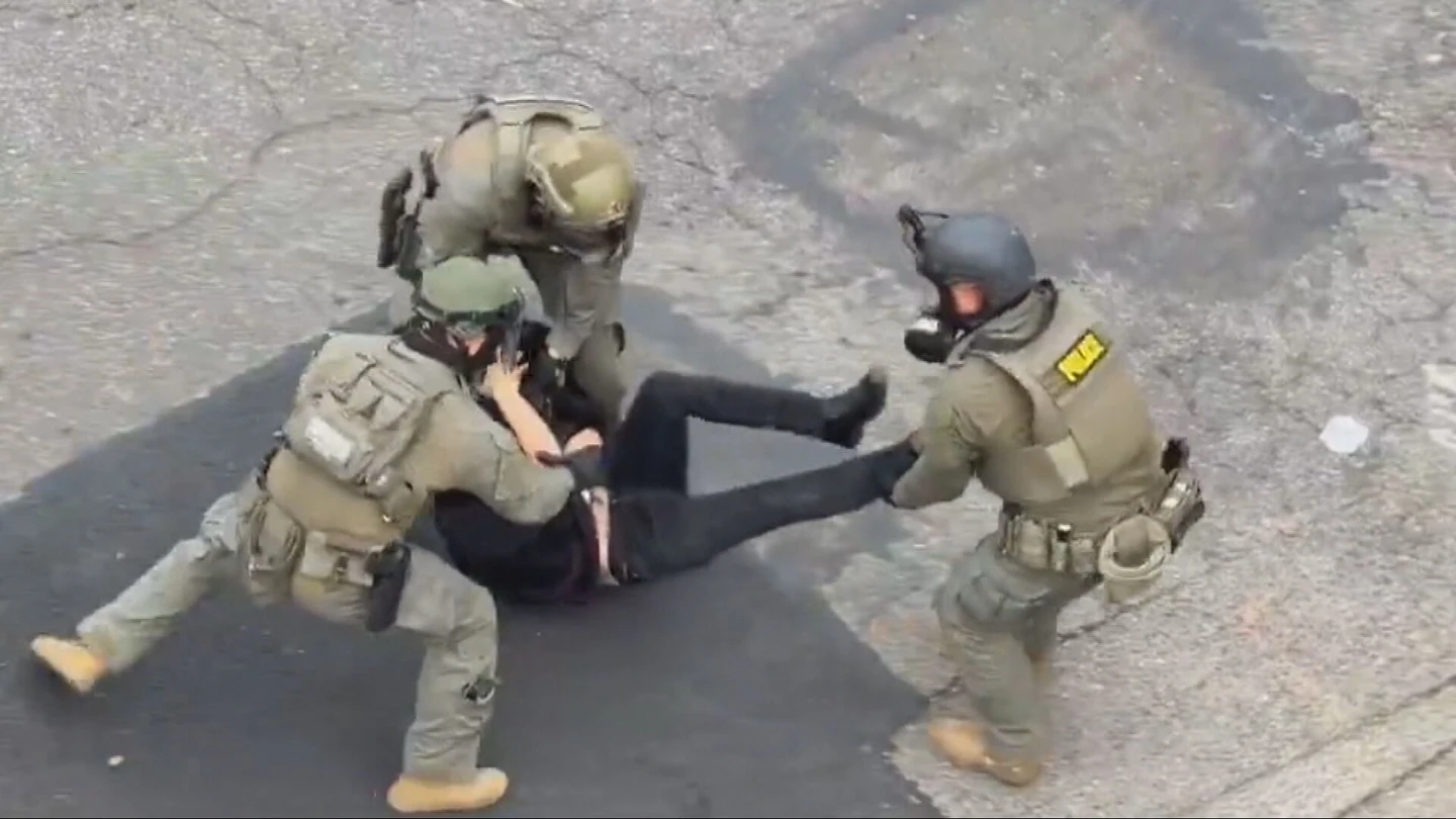 Los agentes de Trump, en una detención Los agentes de Trump, en una detención