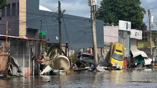 Fotografía que muestra una inundación y los daños causados por fuertes lluvias este viernes, en Poza Rica (México) Fotografía que muestra una inundación y los daños causados por fuertes lluvias este viernes, en Poza Rica (México)