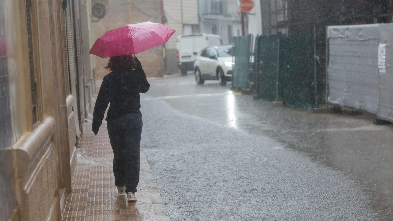 Alice causa estragos en Tarragona: la DANA obliga al corte de la AP-7 e inunda calles y bajos de viviendas
