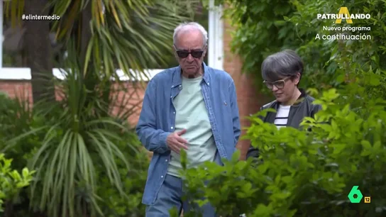 Juan José Millás reflexiona con Thais Villas sobre la vejez: "Hay un momento en la vida en el que miras al espejo y ves al muerto que serás" Juan José Millás reflexiona con Thais Villas sobre la vejez: "Hay un momento en la vida en el que miras al espejo y ves al muerto que serás"