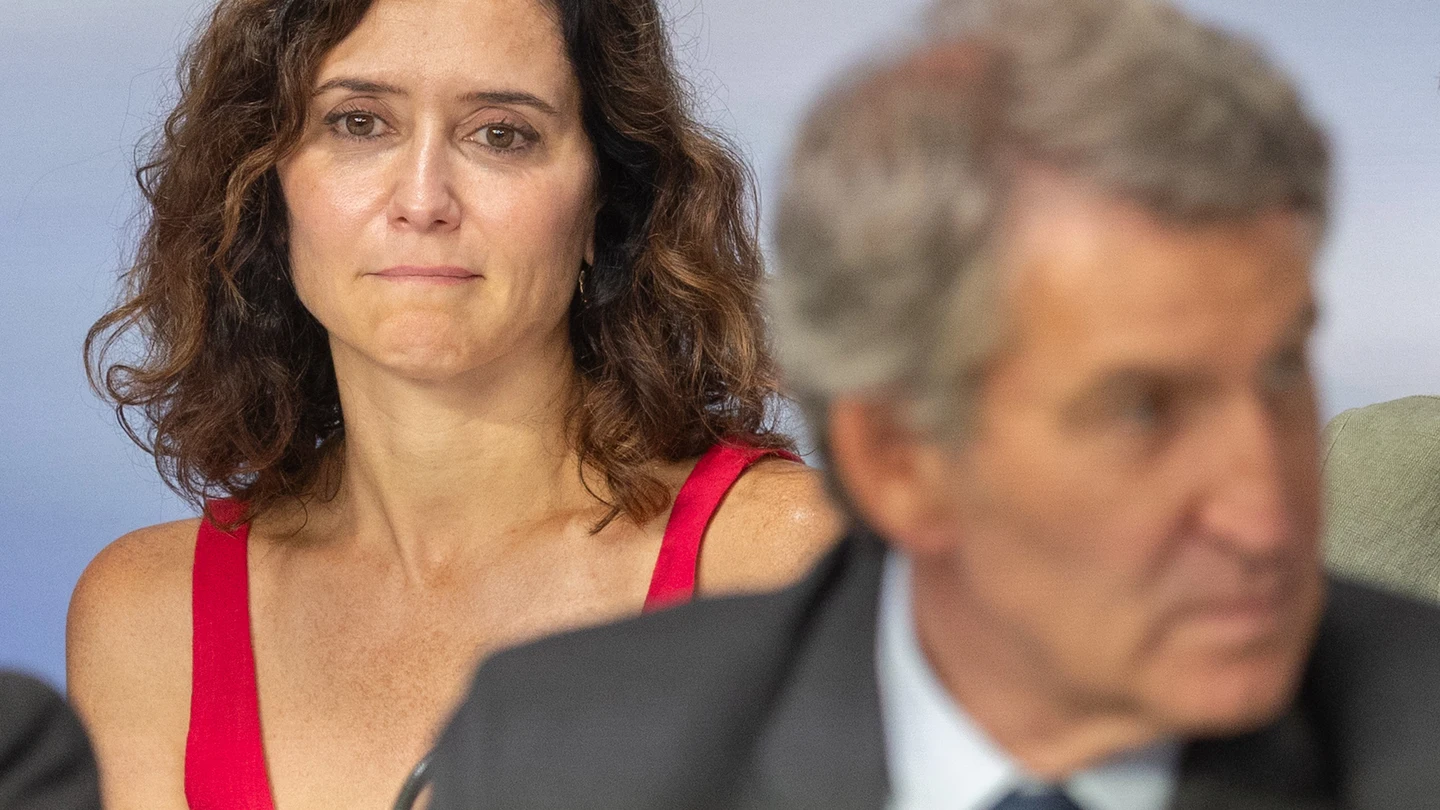 La presidenta de la Comunidad de Madrid, Isabel Díaz Ayuso, y el líder del PP, Alberto Núñez Feijóo (Archivo) La presidenta de la Comunidad de Madrid, Isabel Díaz Ayuso, y el líder del PP, Alberto Núñez Feijóo (Archivo)
