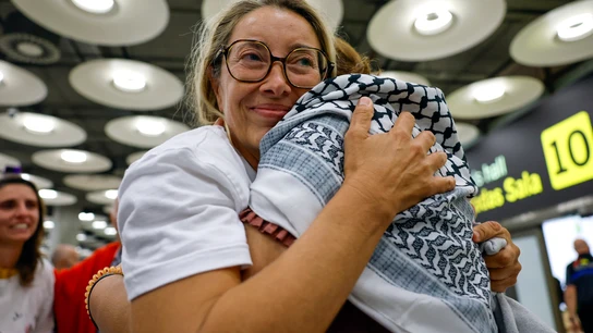 La activista Reyes Rigo y otros cinco miembros de la segunda flotilla a Gaza aterrizan en el aeropuerto de Madrid La activista Reyes Rigo y otros cinco miembros de la segunda flotilla a Gaza aterrizan en el aeropuerto de Madrid/ EFE/ Mariscal