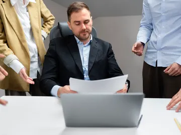 Directivo en su puesto de trabajo Directivo en su puesto de trabajo