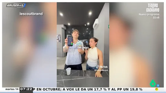 Una peluquería denuncia en un vídeo que un conocido influencer se fue sin pagar: "Se sacó una foto en el espejo y ya, si eso, nos etiquetaba" Una peluquería denuncia en un vídeo que un conocido influencer se fue sin pagar: "Se sacó una foto en el espejo y ya, si eso, nos etiquetaba"
