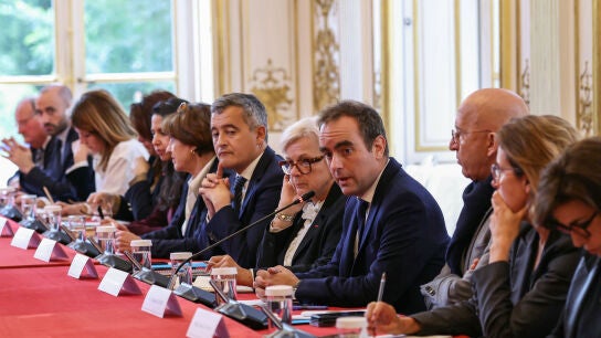 El primer ministro franc&eacute;s, S&eacute;bastien Lecornu, reunido con su segundo Gobierno