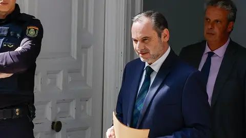 El exministro José Luis Ábalos, a su salida del Tribunal Supremo El exministro José Luis Ábalos, a su salida del Tribunal Supremo