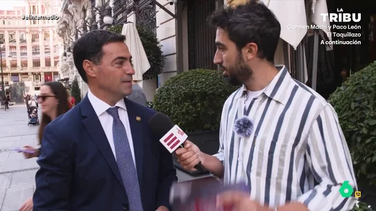 Isma Juárez pregunta al lehendakari Pradales si ha pensado regalar un diccionario español-euskera a Ayuso El reportero ha acudido a un evento en Madrid para intentar hablar con el gobernador del Banco de España, José Luis Escrivá. Pero, al llegar, ha descubierto que, en realidad, era un evento con el lehendakari Imanol Pradales.