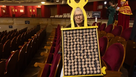 La mítica 'Manoli' en el sorteo de la Lotería de Navidad de 2024 en el Teatro Real de Madrid La mítica 'Manoli' en el sorteo de la Lotería de Navidad de 2024 en el Teatro Real de Madrid