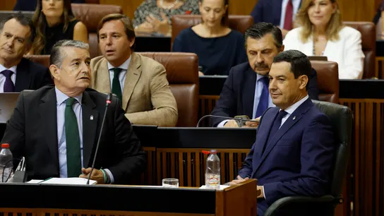 El consejero de la Presidencia, Antonio Sanz, junto al presidente de la Junta de Andalucía, Juanma Moreno. El consejero de la Presidencia, Antonio Sanz, junto al presidente de la Junta de Andalucía, Juanma Moreno.