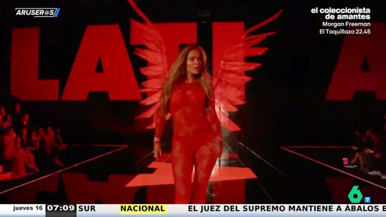 Karol G desfila para Victoria's Secret y se convierte en la primera artista latina en actuar en el desfile Karol G desfila para Victoria's Secret y se convierte en la primera artista latina en actuar en el desfile