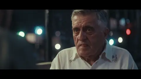 El Gran Wyoming confiesa su "mala conciencia" como padre tras separarse: "No llevaba bien hacer de policía" El Gran Wyoming confiesa su "mala conciencia" como padre tras separarse: "No llevaba bien hacer de policía"
