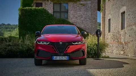 Nuevo Alfa Romeo Tonale de frente Nuevo Alfa Romeo Tonale de frente